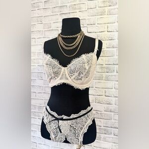 Victoria Secret Dream Angels White Floral Lace Push Up Bra without Padding